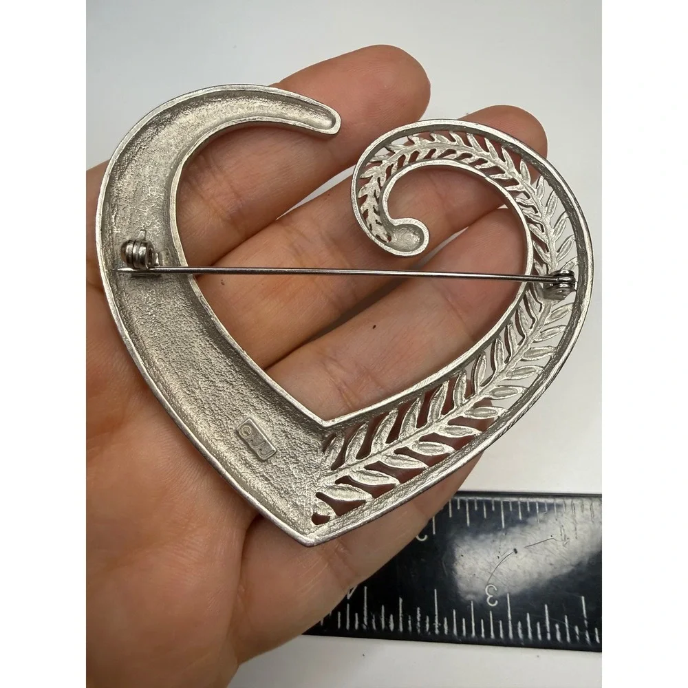 JJ Jonette Jewelry Silver Tone Open Heart Wheat Leaf Swirl Brooch Large Pin